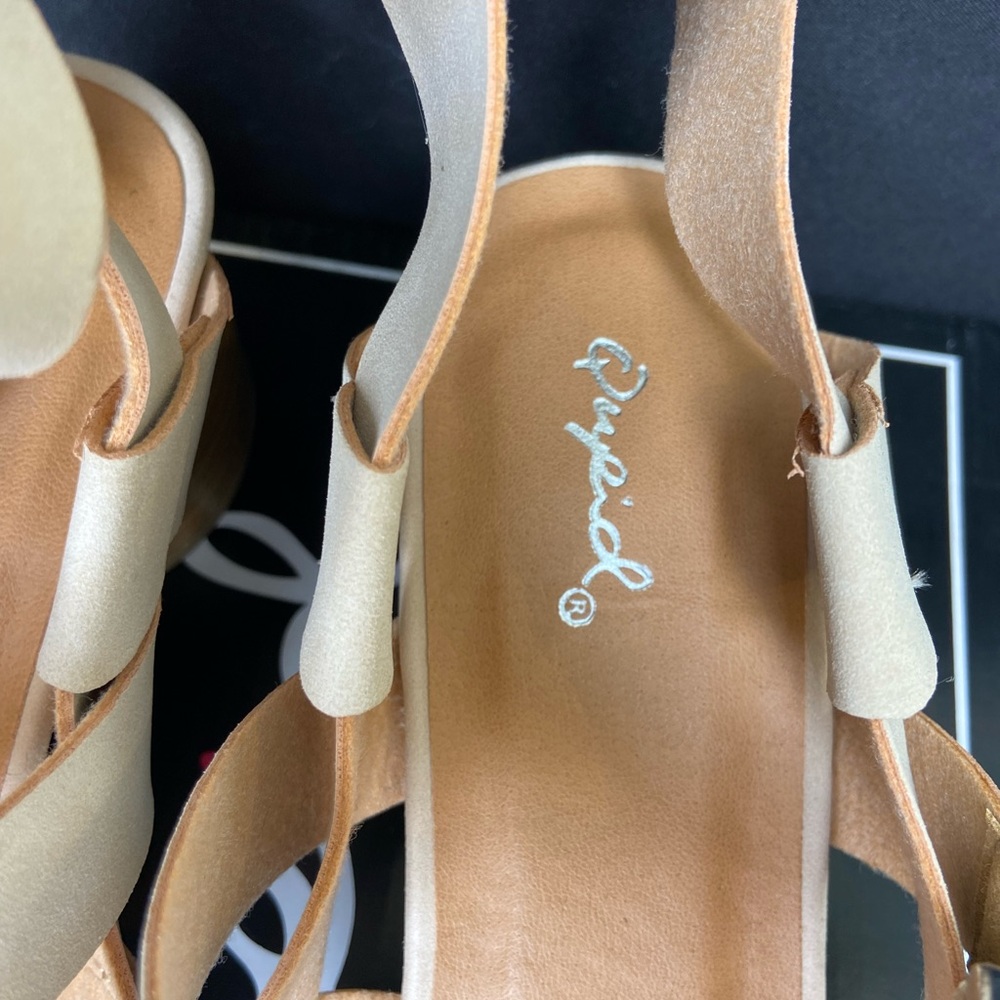 Qupid Women’s Lucille-12 LT Taupe Nubuck Pumps Size 8 (BB32)
New in‎ box - Picture 7 of 8